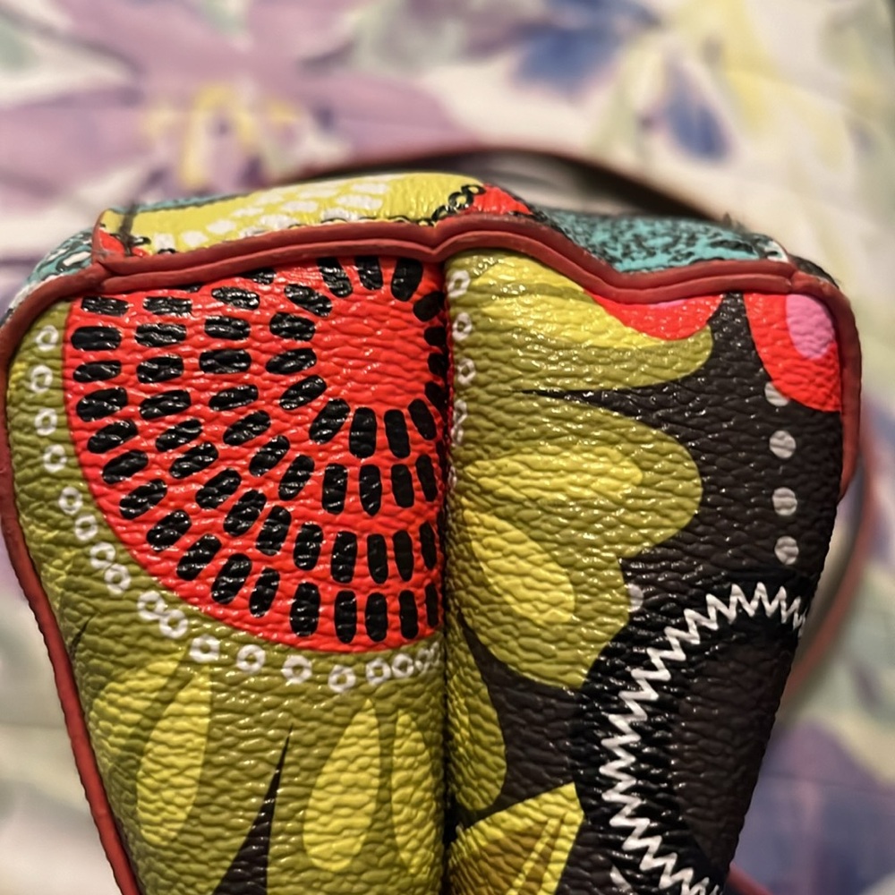 Vera Bradley Crossbody - Picture 4 of 8